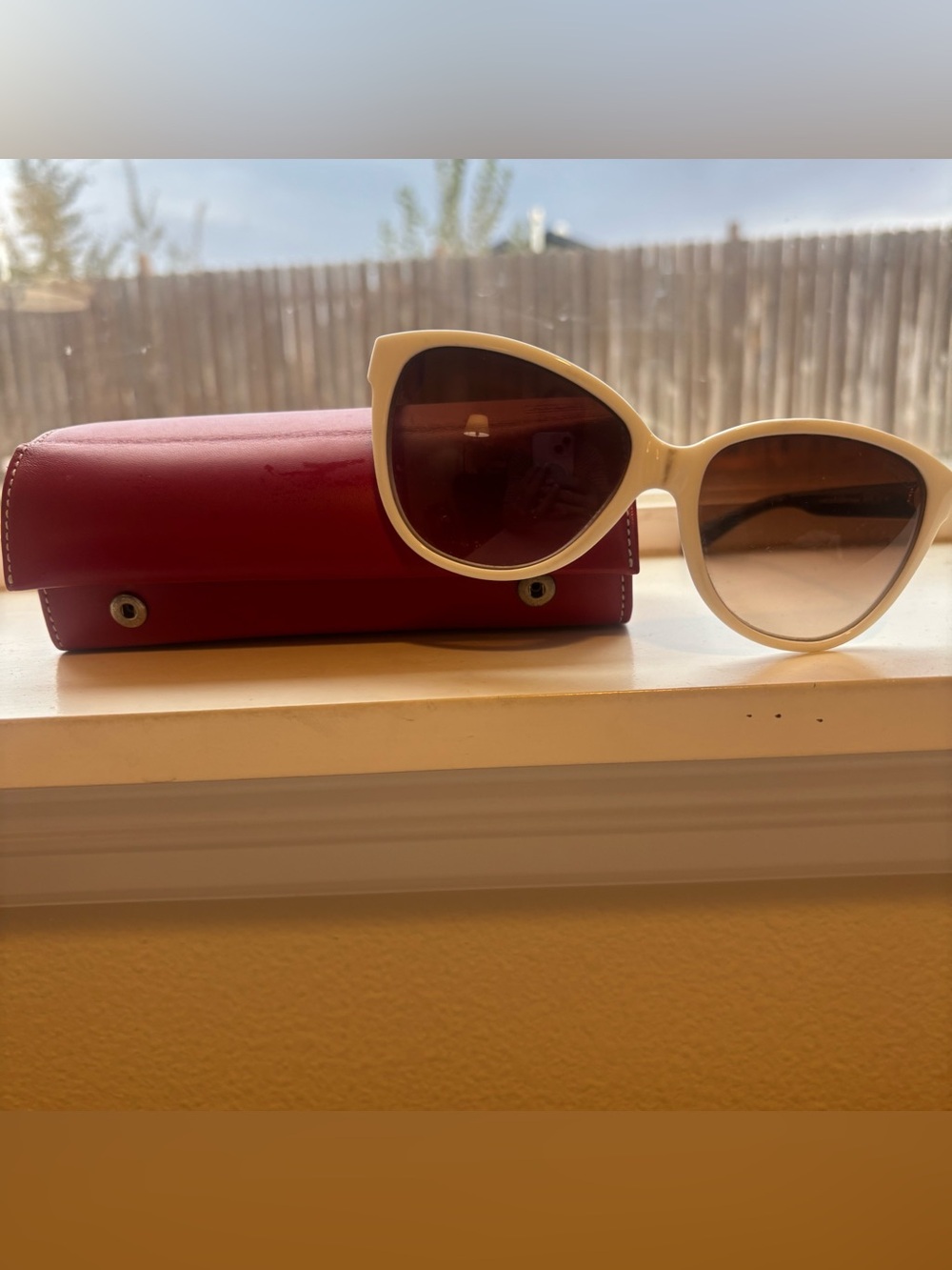 Coach Robyn White Cat-Eye Sunglasses HC8074 w/ Red Case